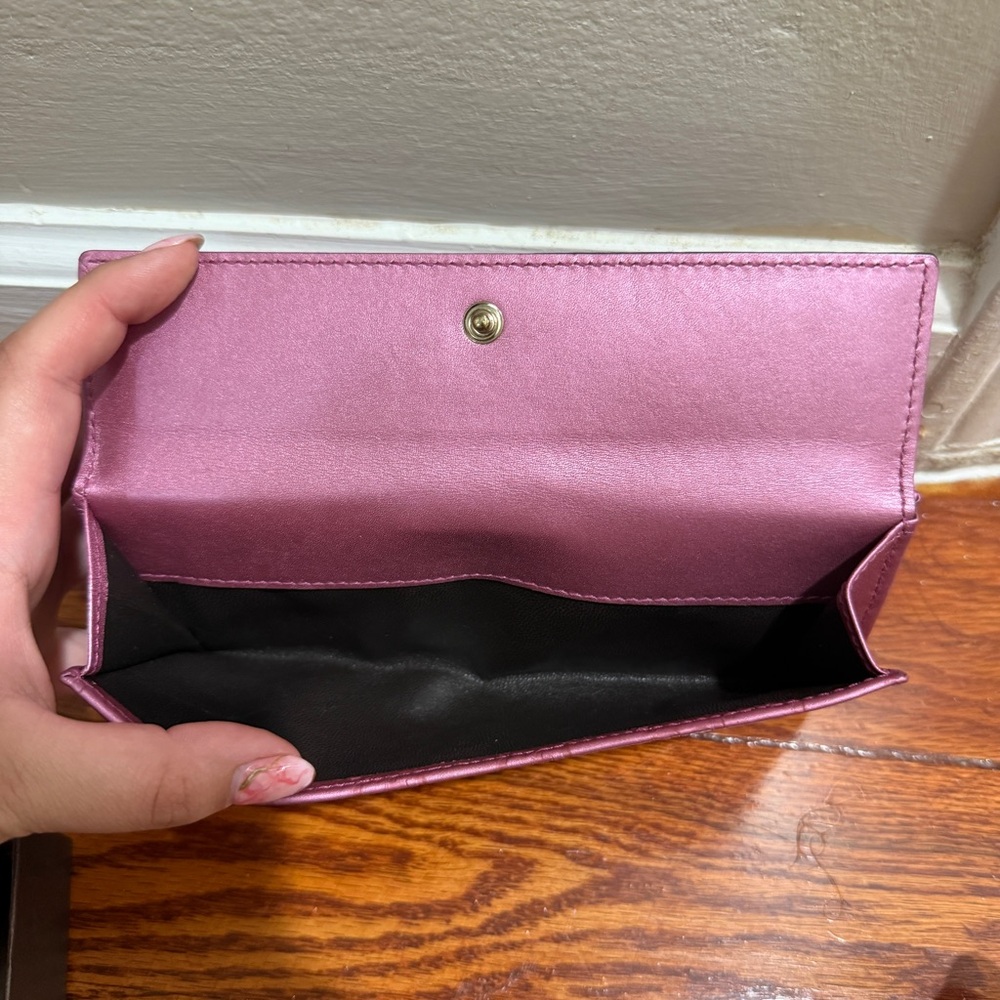 Gucci Pink Metallic Embossed Wallet - Picture 3 of 15